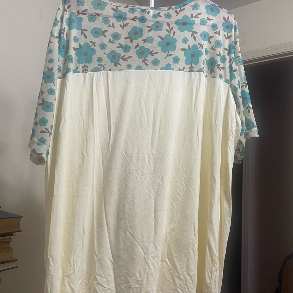 Sterling Kreek Woman’s Cream and Teal Floral Blouse 2x.